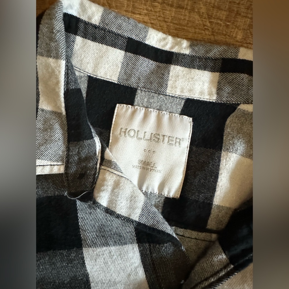 Hollister button down - Picture 3 of 3